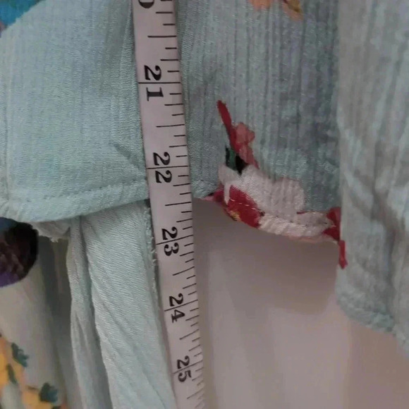 DAVI & DANI Women's V-Neck, Short Flutter Sleeve, Multicolor Floral Print - Picture 7 of 7